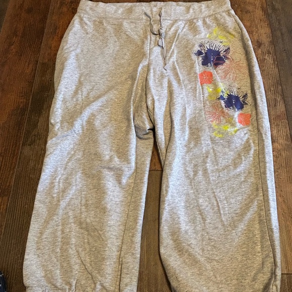 Women’s lane Bryant gray capri joggers size 14/16 - Picture 1 of 4
